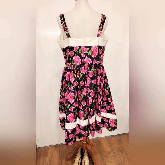 RETRO ROSES DRESS - Picture 6 of 13